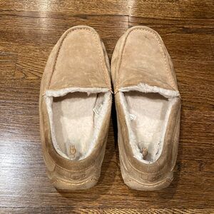 Used men’s ugg slip on moccasins size 11